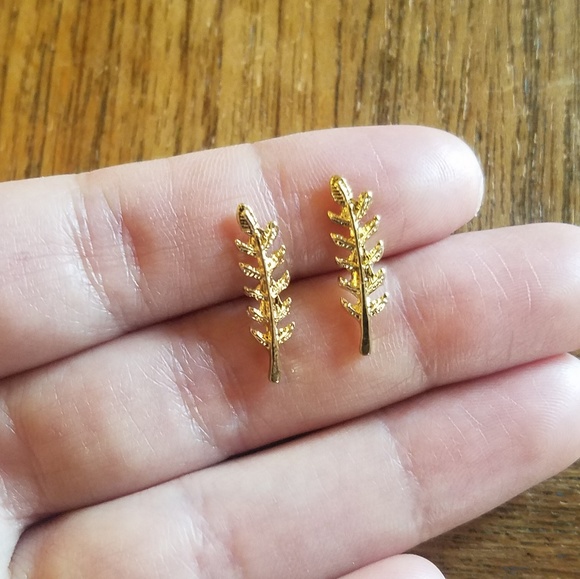 NWOT Gold Feather / Firn Studs - Picture 4 of 7